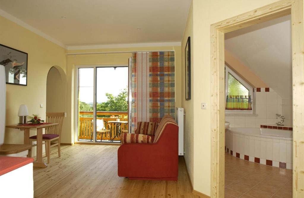 Hotel Garni Huegellandhof Neuhaus am Klausenbach Room photo