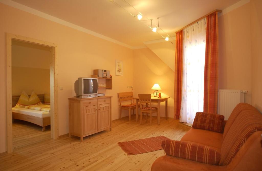 Hotel Garni Huegellandhof Neuhaus am Klausenbach Room photo